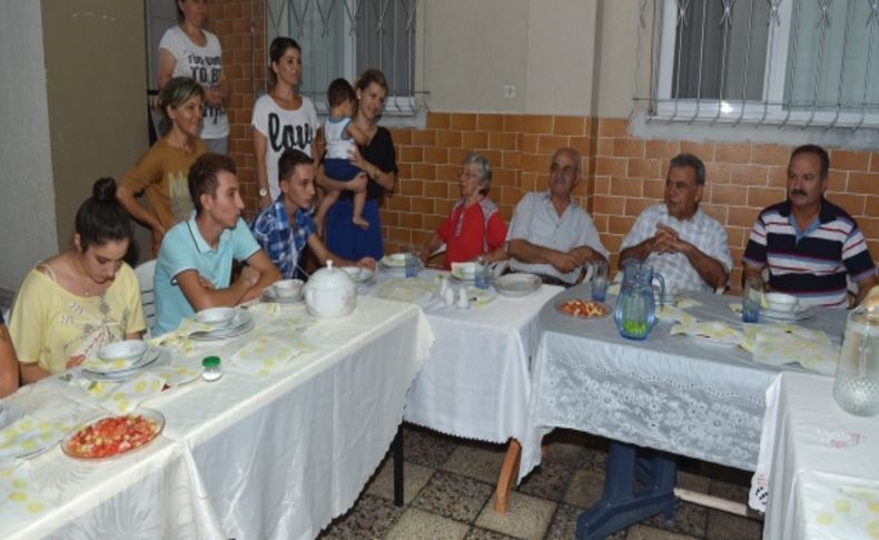 Başkan Kocaoğlu vatandaşlarla beraber iftar etti