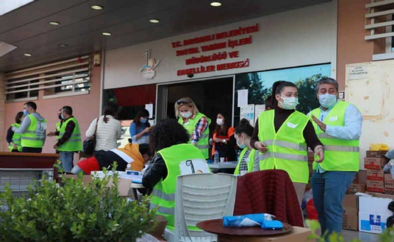 Bayraklı’nın gönüllü ordusu gece gündüz çalışıyor