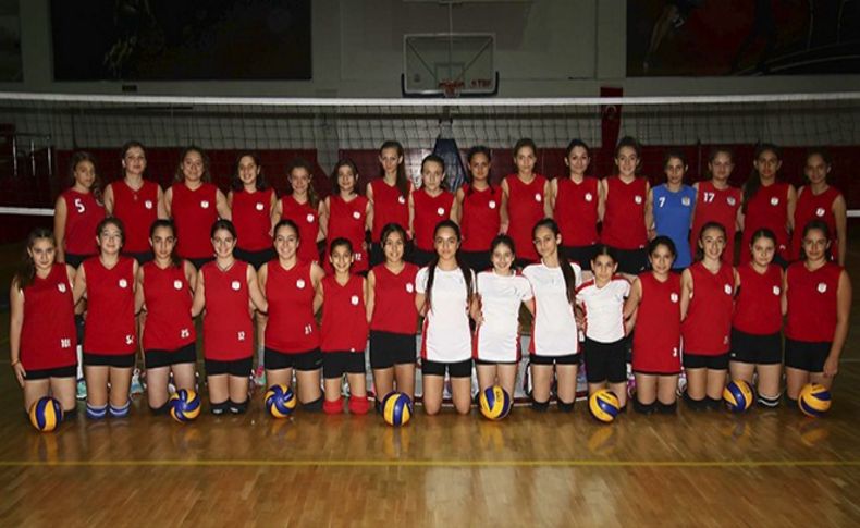 Bayraklı'nın voleybolcuları yarı finalde