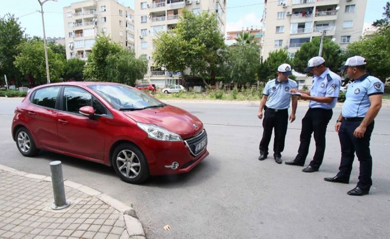 Bayraklı zabıtası o sürücülere göz açtırmıyor