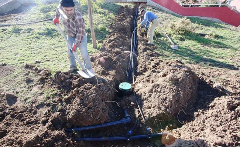 Bayraklı’da yağmurlama sulama devri