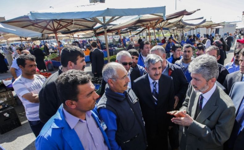 Belediye Başkanı Tuna, Cuma Pazarı'nı ziyaret etti