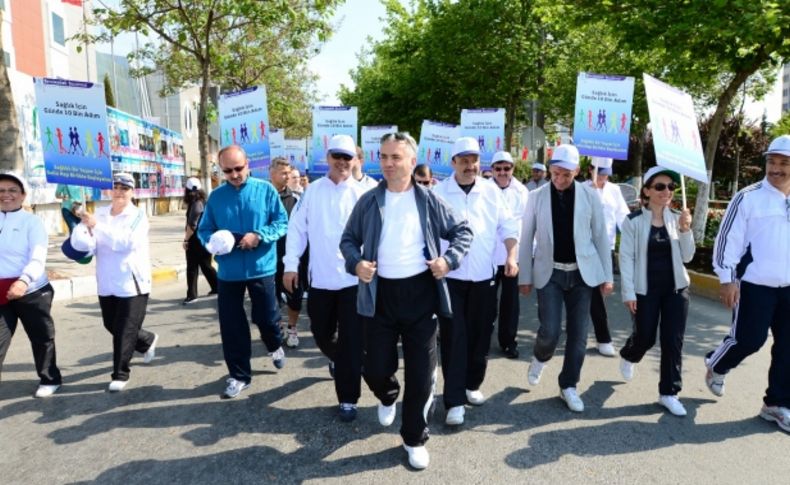 Belediyeden, obeziteye dikkat çekmek için 10 adım yürüyüş