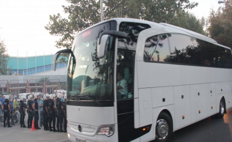 Beşiktaş, Atatürk Stadı'na geldi, polis çevrede kuş uçurtmadı