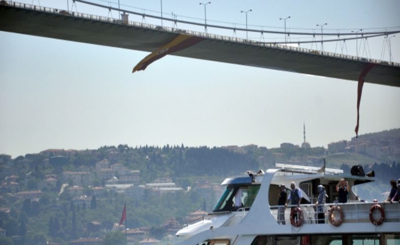 Boğaziçi Köprüsü’nde Galatasaray bayrağı