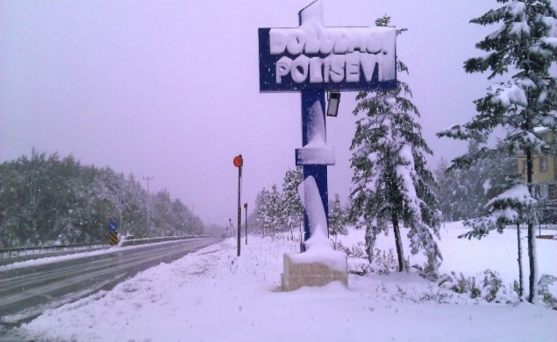 Bolu Dağı'nda kar yağışı etkili oluyor