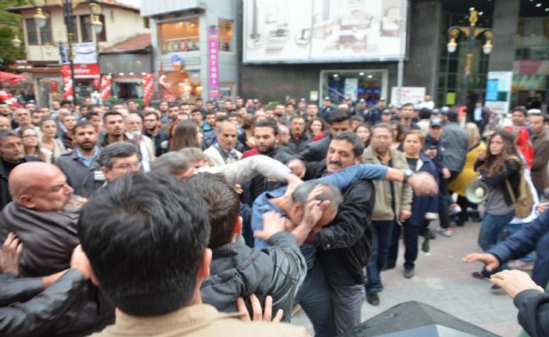 Bombalı saldırıyı protesto eden gruba şehit tepkisi