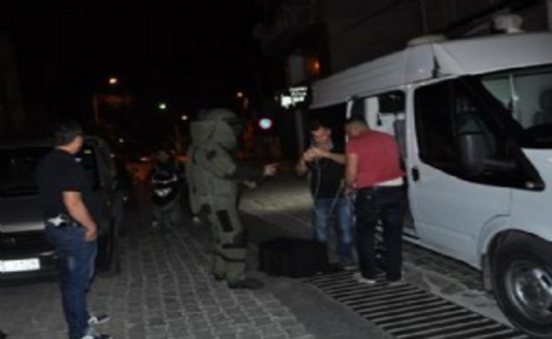 İzmir'de sahipsiz çanta bomba paniğine neden oldu