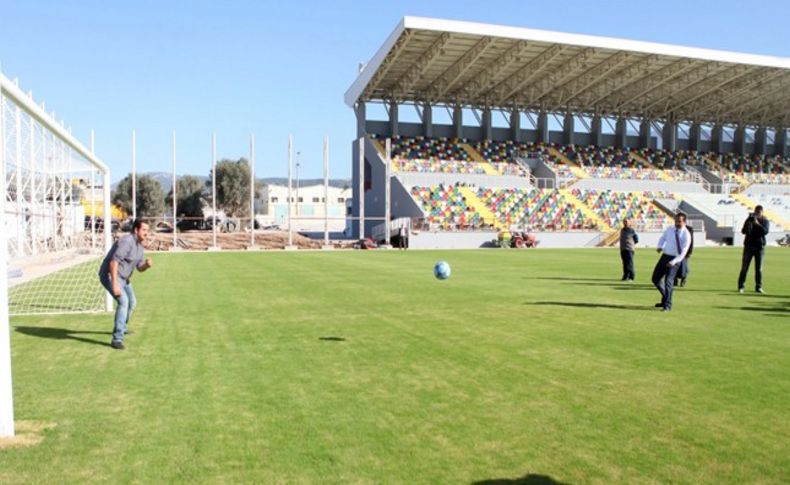 Bornova Stadı'nın ilk etabı tamamlanma aşamasına geldi: İlk gol Başkan'dan