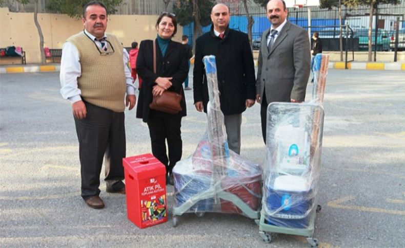 Bornova'da eğitime temizlik desteği