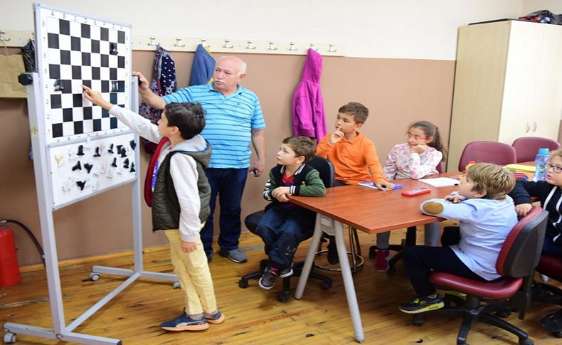 Bornova’da satranç kurslarına yoğun ilgi