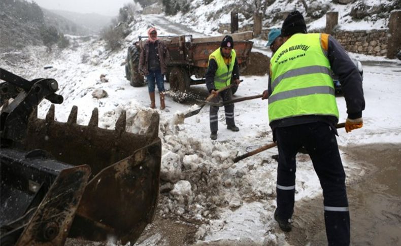 Bornova Belediyesi'nin kar mesaisi