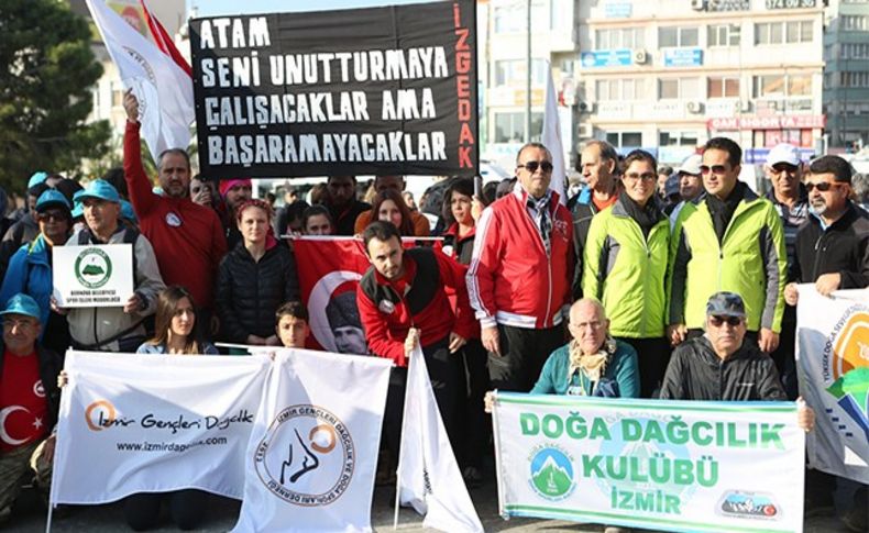 Bornova’da Ata’ya saygı yürüyüşü