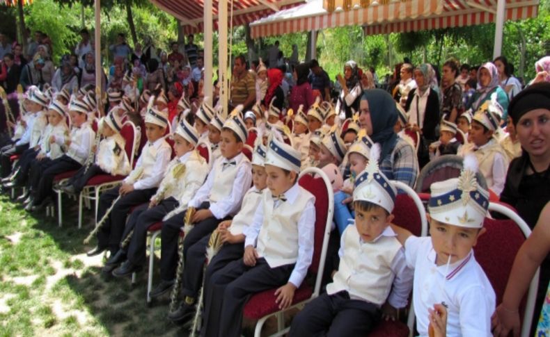 Boyabat Belediyesi'nin sünnet şöleninde 165 çocuk sünnet oldu