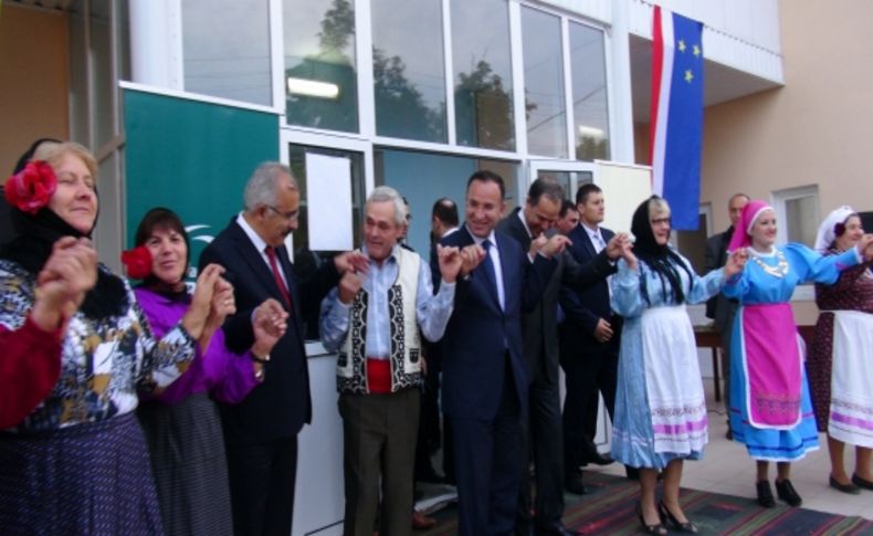 Bozdağ, Tomay köyünde yöresel halk oyunlarına eşlik etti