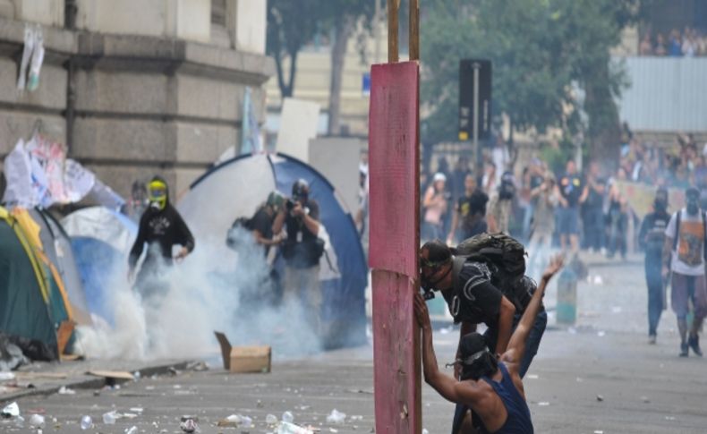 Brezilya'da öğretmenlerin protestosu şiddete dönüştü