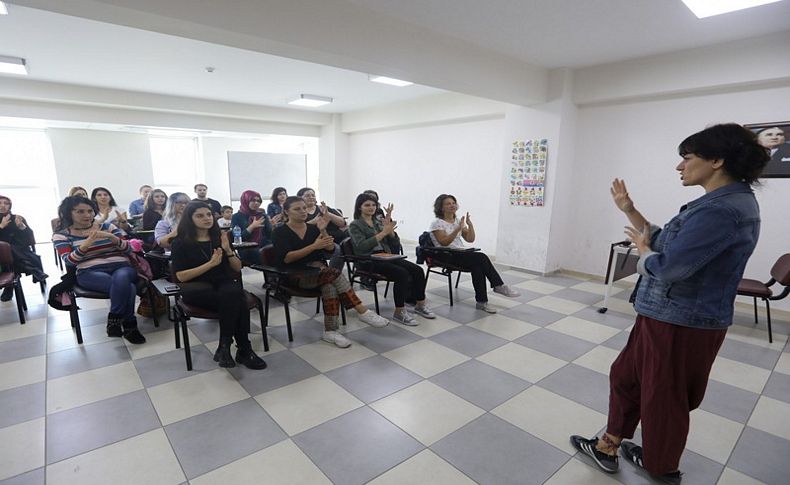 Buca'da Cumhuriyeti işaret diliyle kutladılar