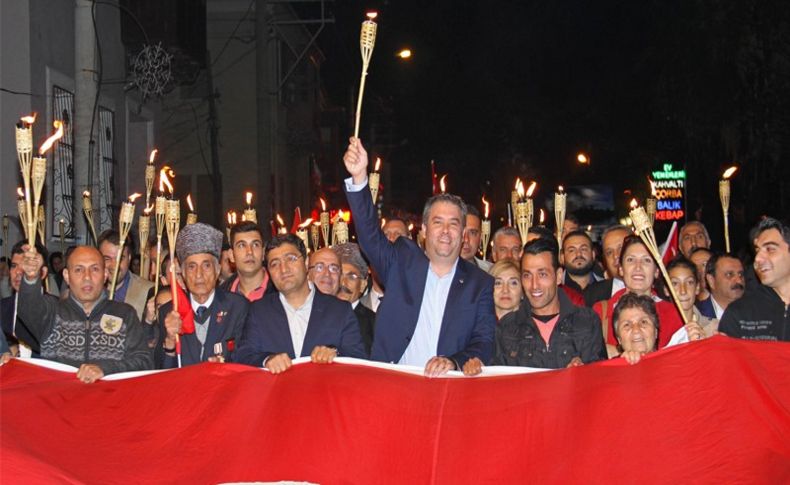 Buca’da meşaleli fener alayı