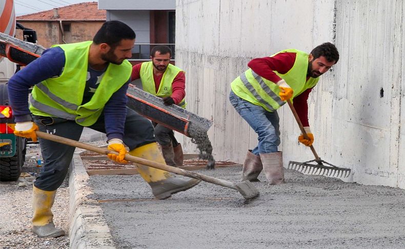 Buca’da sokak sokak kaldırım mesaisi