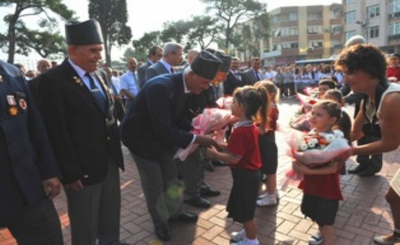 Bucalı gazilerimize miniklerden vefa çiçeği