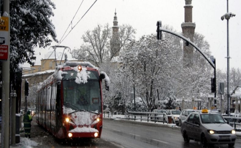 Bursalılar beyaz bir güne uyandı