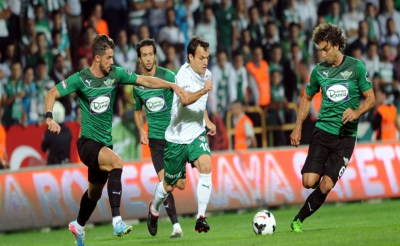 Bursaspor: 0 - Akhisar Belediyesipor: 0 (İlk Yarı)