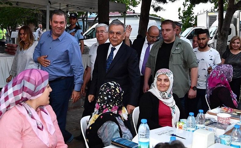 Büyükşehir'den Buca'da sokak iftarı