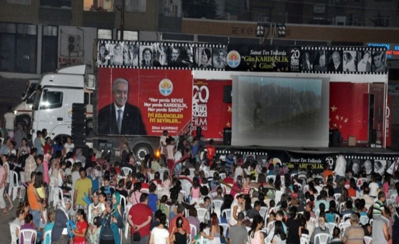 Büyükşehir Sanat TIR’ı Yeşilyurt’ta