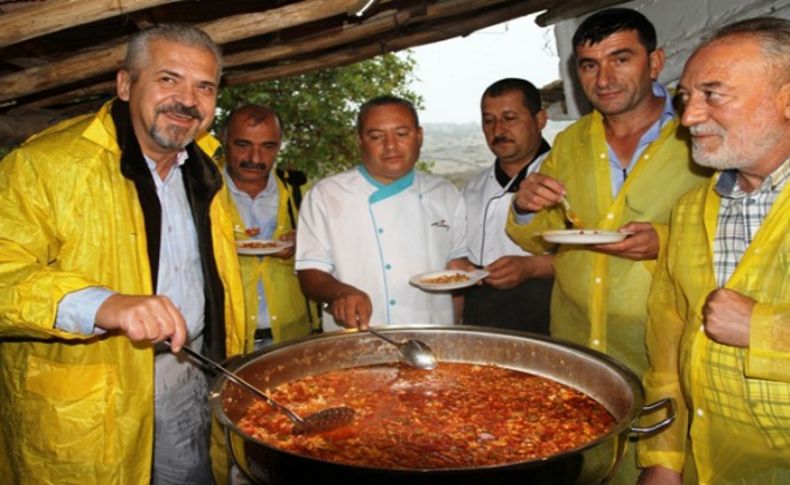 Çalışkan sosyal medyadan yine bombaladı