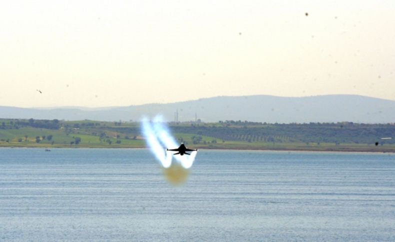 Çanakkale Kara Savaşları’nın 98. yıldönümü törenlerle anıldı