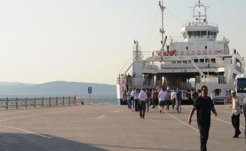 Çanakkale'de eylemciler feribot seferlerini iptal ettirdi