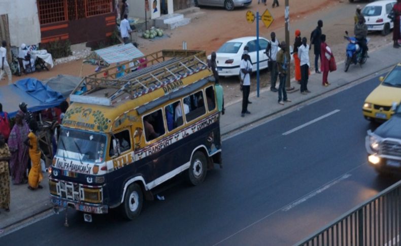 Car Rapide adlı minibüsler, Senegal’de trafiğin süsü (Özel)