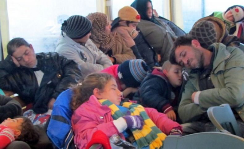 Çeşme'de 53 sığınmacı daha yakalandı