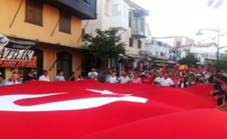 Çeşme'de teröre tepki yürüyüşü