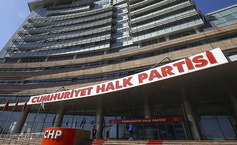 CHP'de 'değişimin' hangi yönde olacağı tartışılıyor