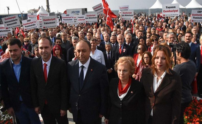 CHP İzmir, Cumhuriyet Bayramı'nı kutladı