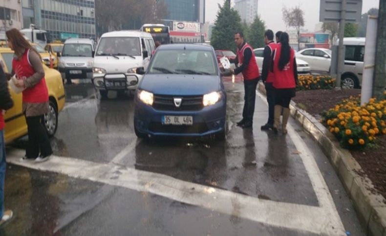 CHP'li Gençlerden Atatürk Çıkartmalı Eylem