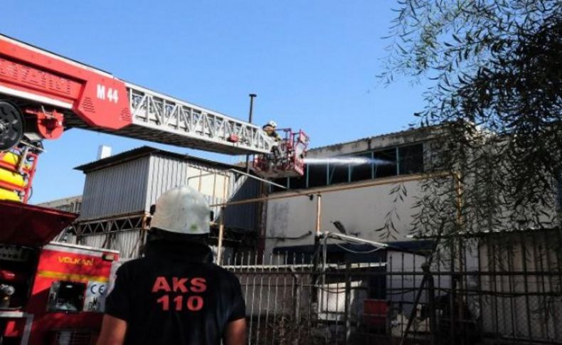 Çiğli'de fabrika yangını: 3 işçi etkilendi