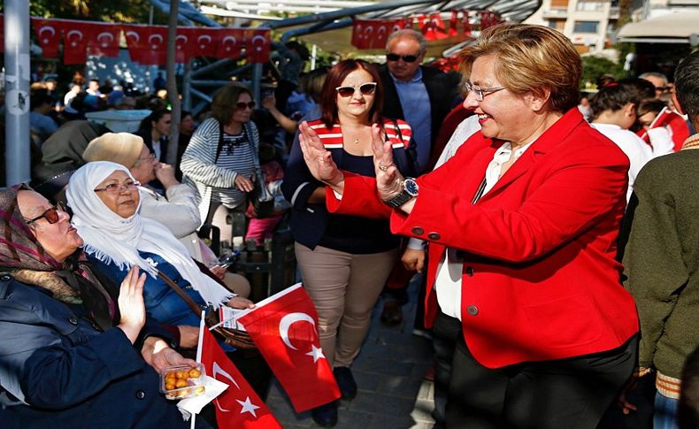 Cumhuriyet coşkusu Konak'ı sardı