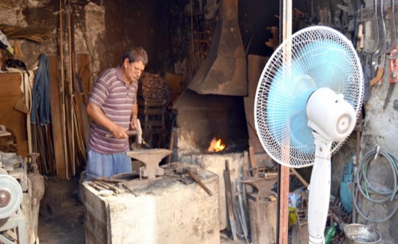 Demirci ustalarının 60 derecede ekmek kavgası!