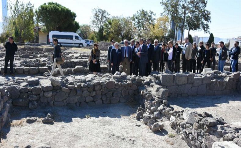 Demirtaş'tan Smyrna kazılarına destek