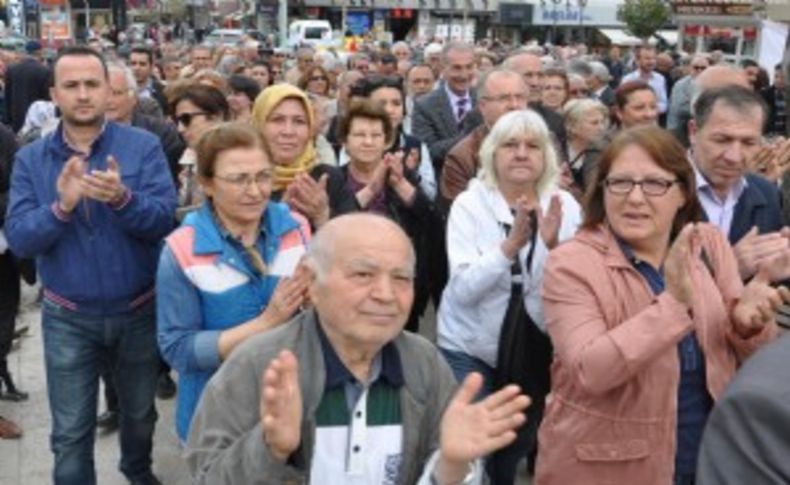 CHP'den 'Milletçe Alkışlıyoruz' eylemi