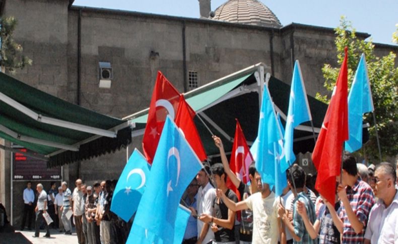 Doğu Türkistanlılar için gıyabi cenaze namazı kılındı