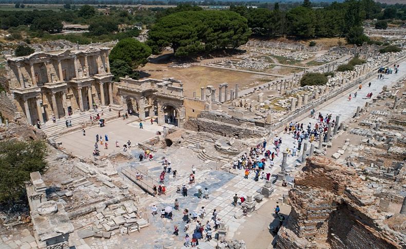 Efes 8500 yıllık yolculuğa çıkarıyor