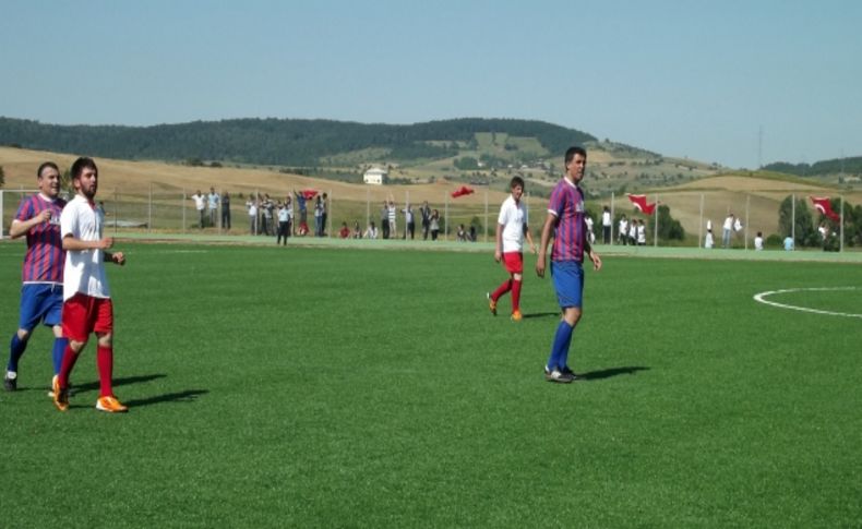 Eflani'de sentetik çim yüzeyli futbol sahası hizmete girdi