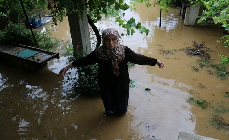 Ege'yi sağanak vurdu