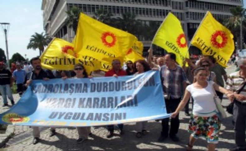 Eğitim-Sen iade kararlarının uygulanmamasını protesto etti