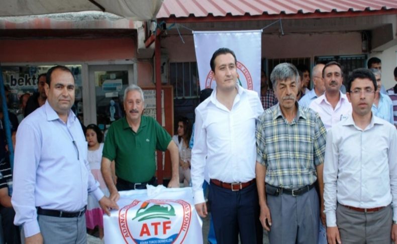 En iyi kirazı yetiştiren çiftçiye çamaşır makinesi verildi