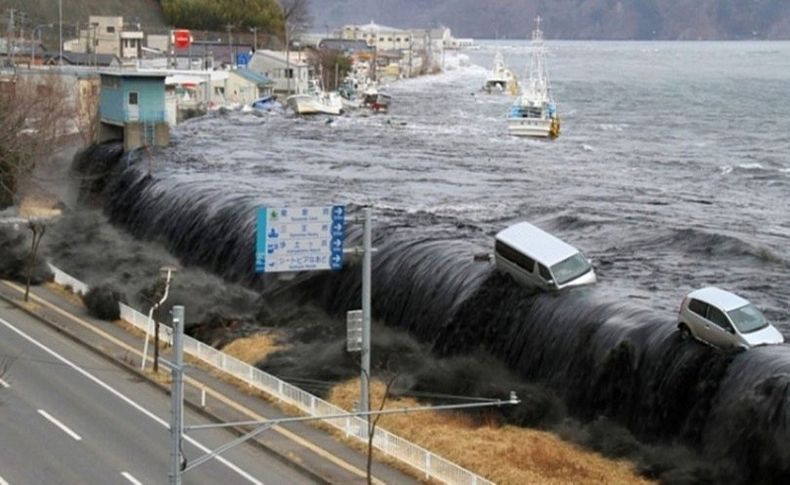 Endonezya'da tsunami: 43 ölü, 584 yaralı