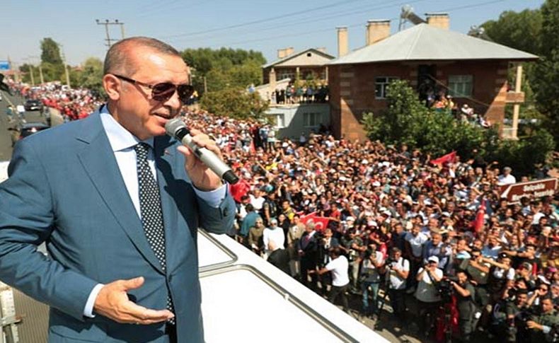 Erdoğan, Malazgirt'ten seslendi: Leş kargaları gibi çullandılar